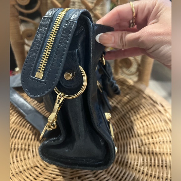 BALENCIAGA NAVY LEATHER CLASSIC CITY BAG GOLD HARDWARE - Picture 4 of 13